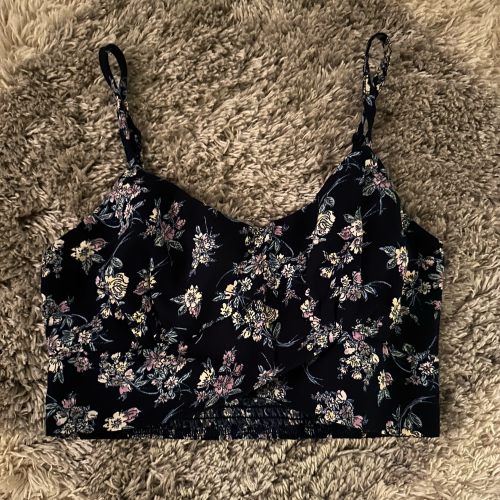 NWT- Navy floral crop tank, size small